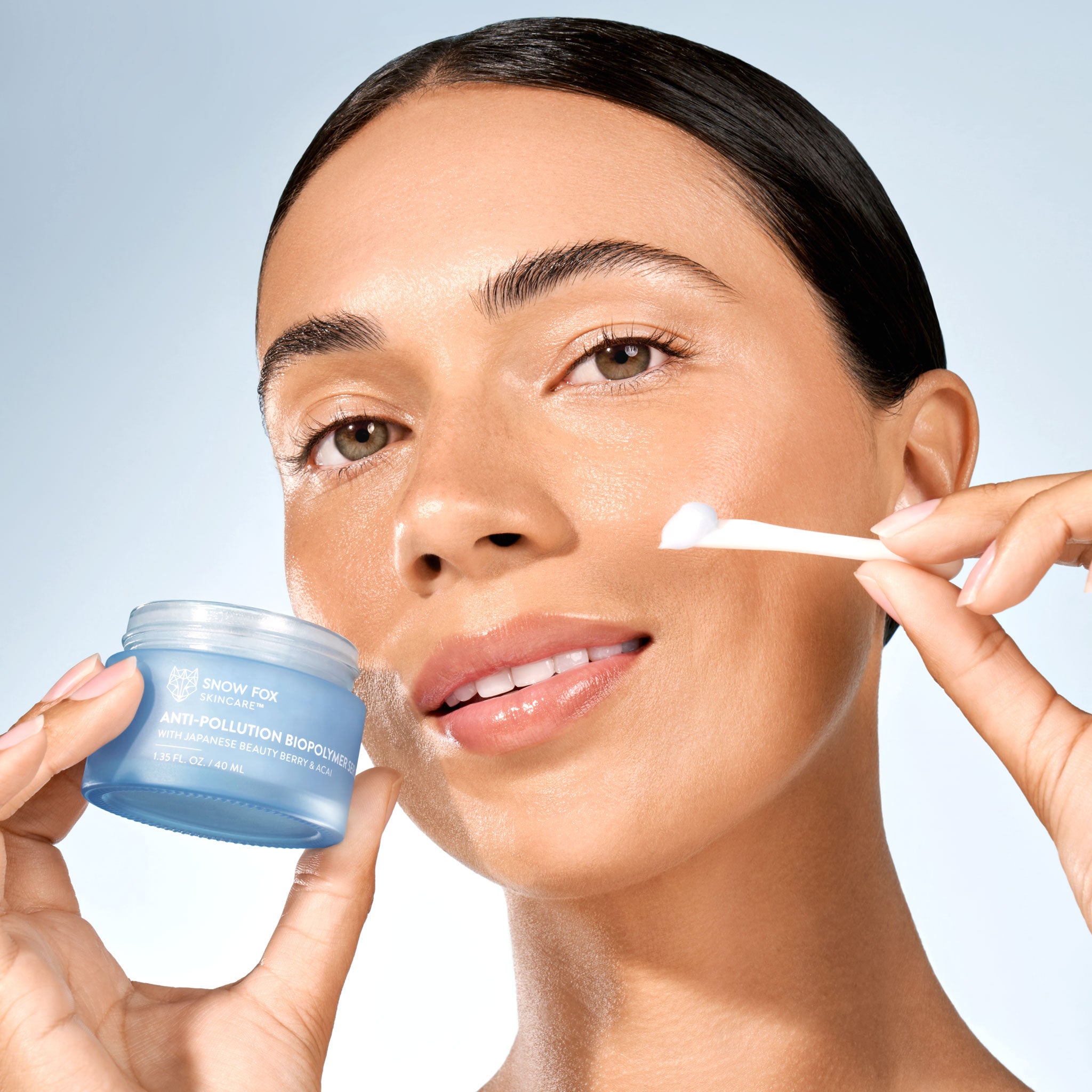 A silky skin “shield” that protects against PAH Air Pollution and Micro Dust Particles up to PM 2.5
