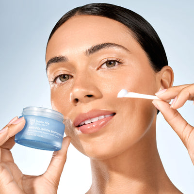A silky skin “shield” that protects against PAH Air Pollution and Micro Dust Particles up to PM 2.5
