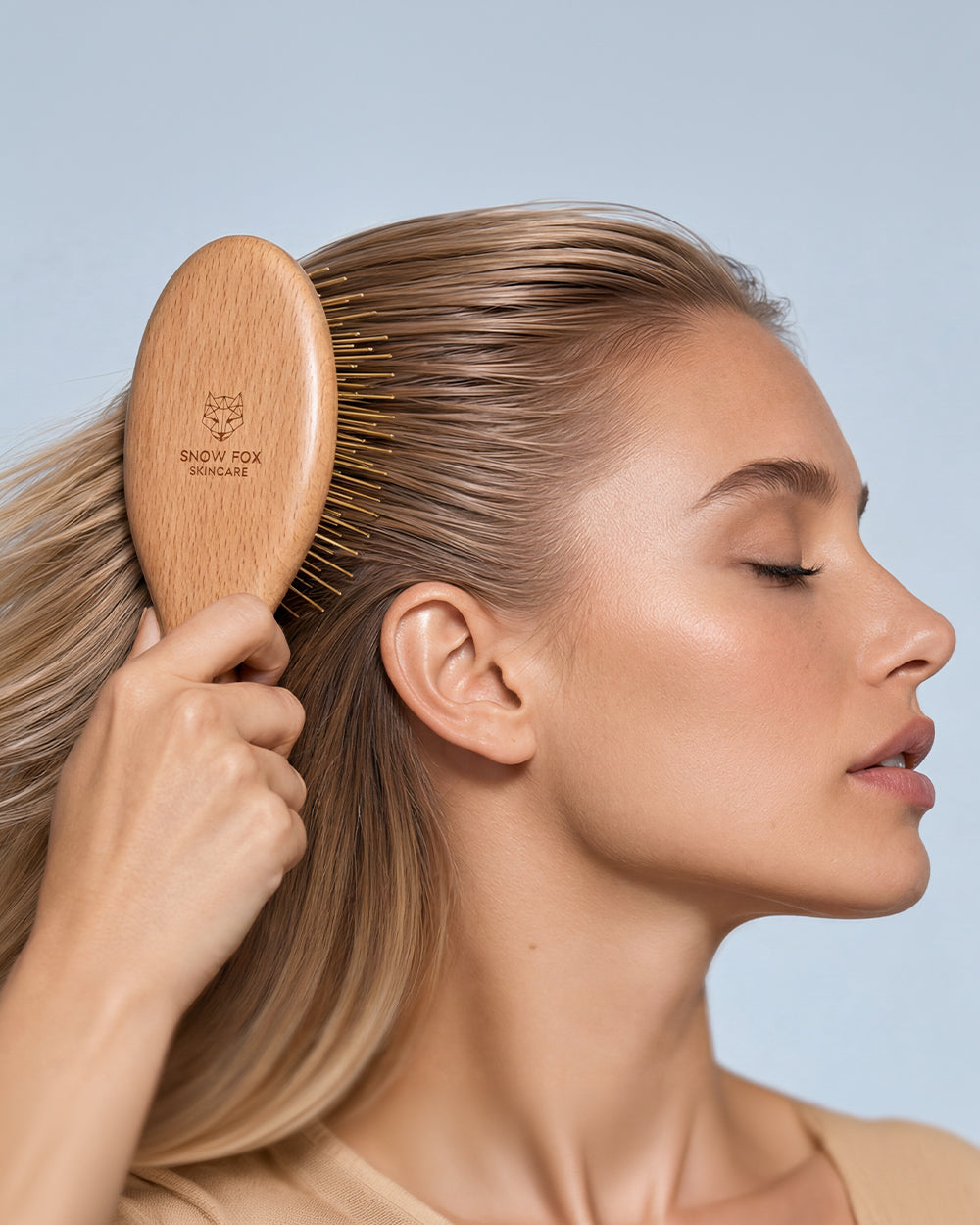 ヘアブラシ・コーム  FOX GUA SHA HAIR & SCALP BRUSH Gua Sha Hair & Scalp Brush: Premium Wooden Edition