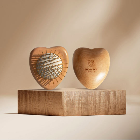 ヘアブラシ・コーム  FOX Love Heart Wooden Edition Gua Sha Hair & Scalp Brush: Love Heart Wooden Edition – Snow
